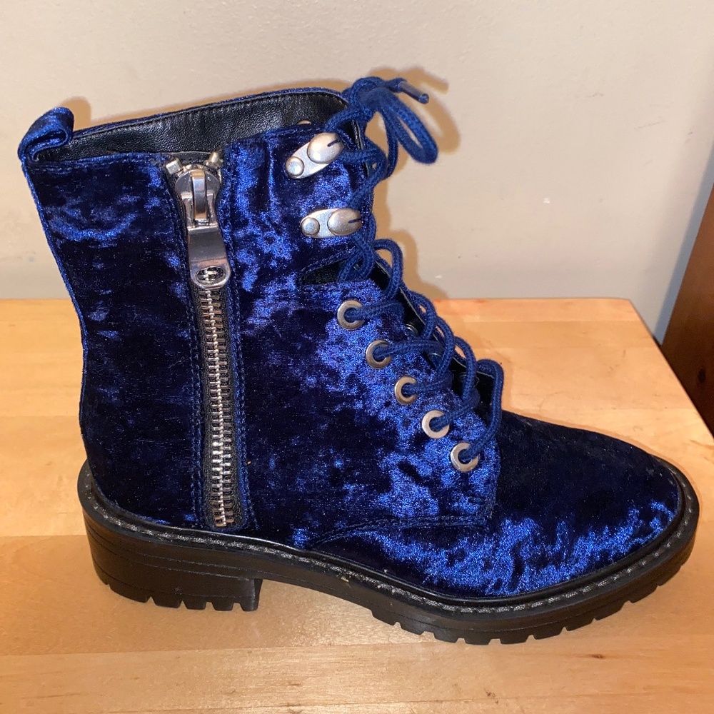 BLUE SUEDE BOOTS with FUNCTIONAL ZIPPERS🔥NWOT